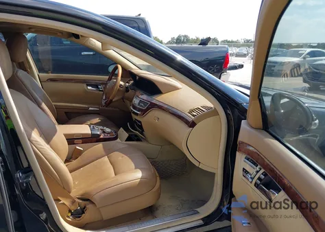 2008 Mercedes-Benz S 550 z USA, uszkodzony, nr VIN WDDNG71X28A229474